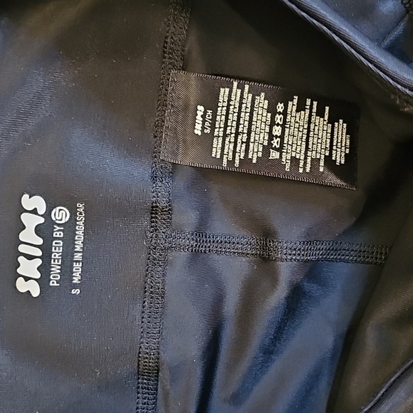 SKIMS Black Performance Leggings - Picture 2 of 7